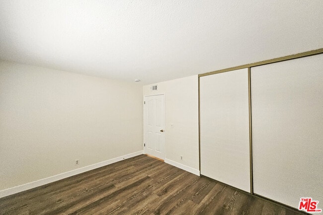 Building Photo - 7556 Thousand Oaks Dr