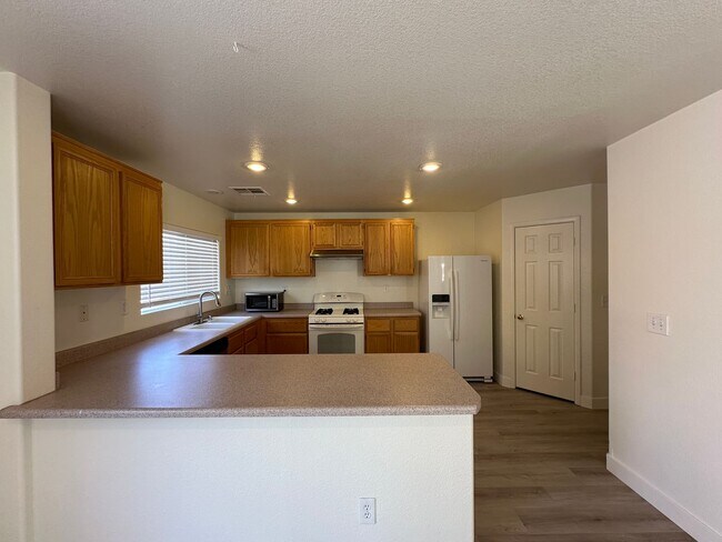 Building Photo - IRON MOUNTAIN RANCH