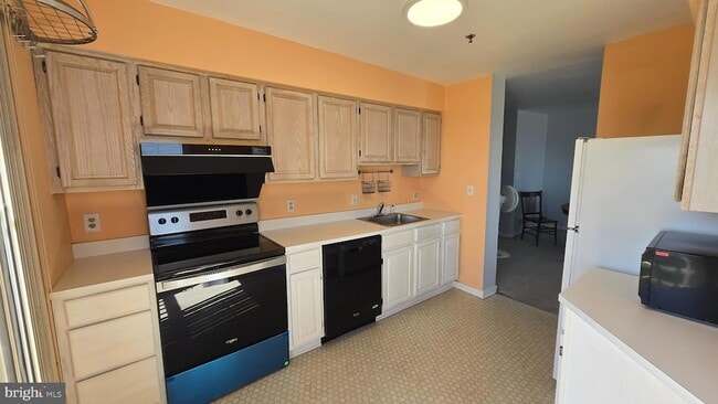 Building Photo - 5215 Le Parc Dr