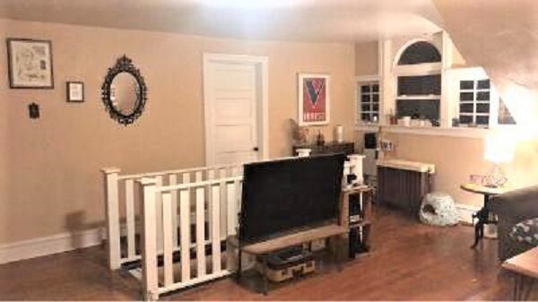 SIDE OF LIVING ROOM - 426 N Essex Ave