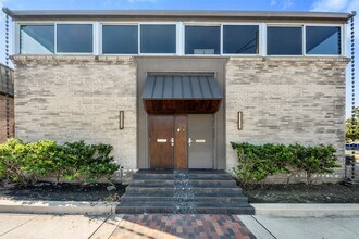 Building Photo - 3141 Bissonnet St