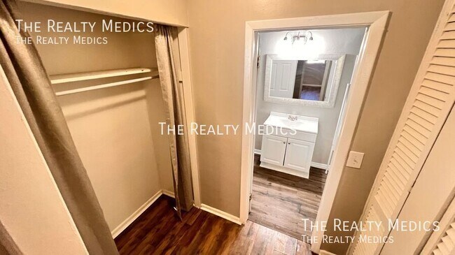 Building Photo - 854 Klondike Ave