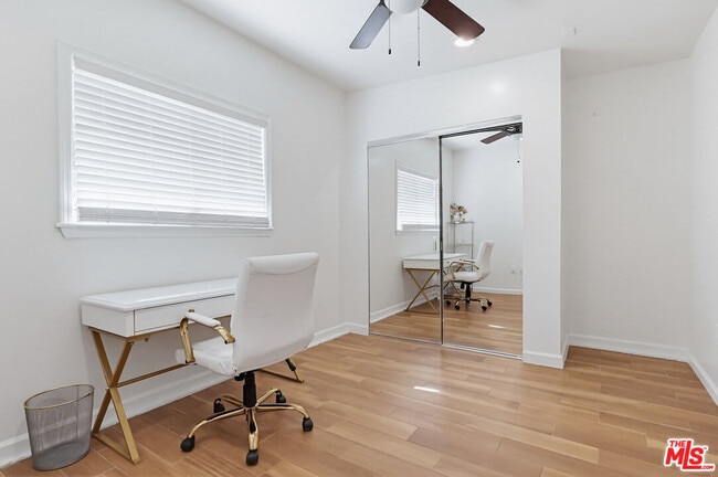 Building Photo - 9209 Paramount Blvd