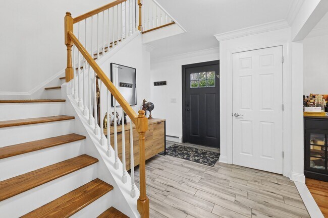 Building Photo - 52 Hillside Ave