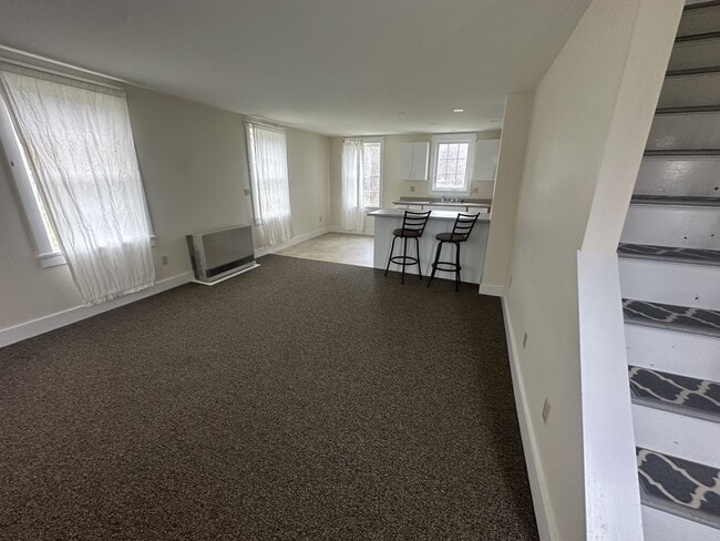 Building Photo - 799 River Rd