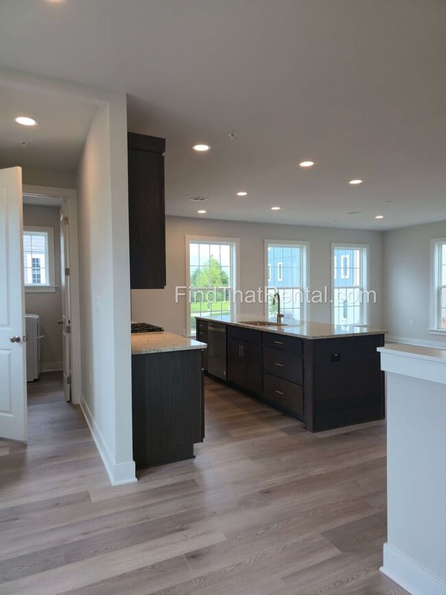 Building Photo - Pet Friendly CV Schools New Home w Large I...
