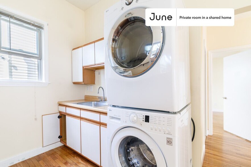 Building Photo - Private bedroom in 2 bed/1 bath Home