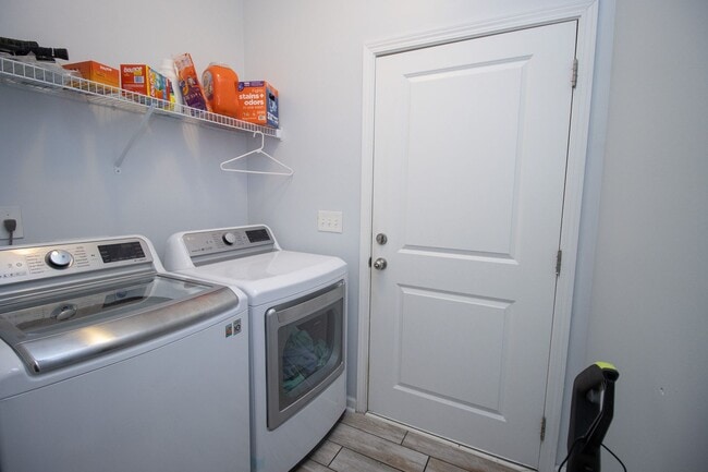 Building Photo - Beautiful 3-Bedroom Home in Burnside Farms – Furnishings Included & Fire Pit!