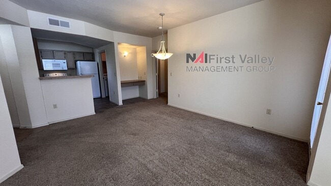 Building Photo - 2 Bedrooms, 2 Baths