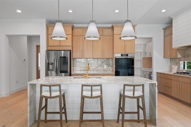 Building Photo - 6564 Lagoon St