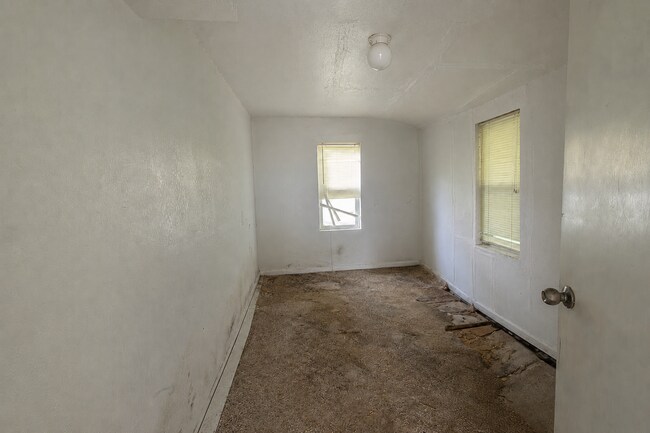 Building Photo - 304 W Fort Scott St