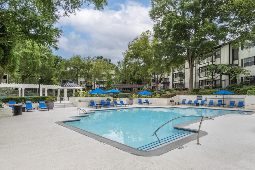 Building Photo - Grande Oaks