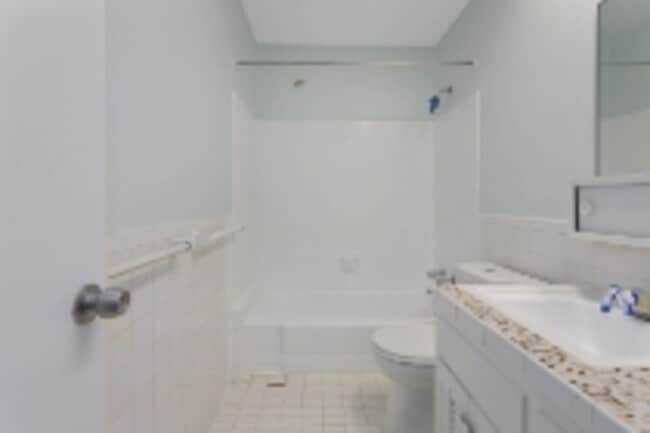 Building Photo - 432 W 89th St