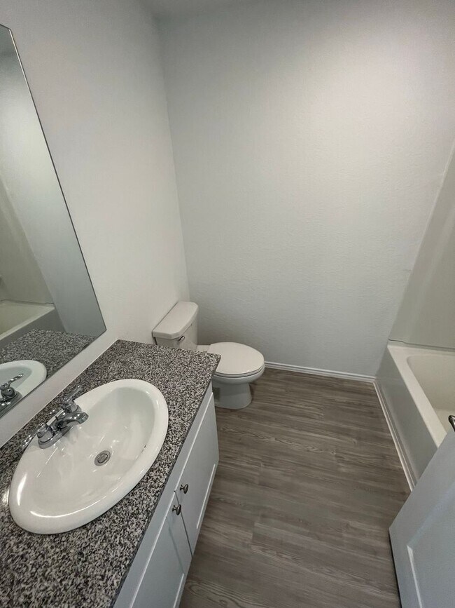 Building Photo - For Rent: Modern 3 Bed | 2 Bath | 2-Car Garage Home in Mission del Lago Community