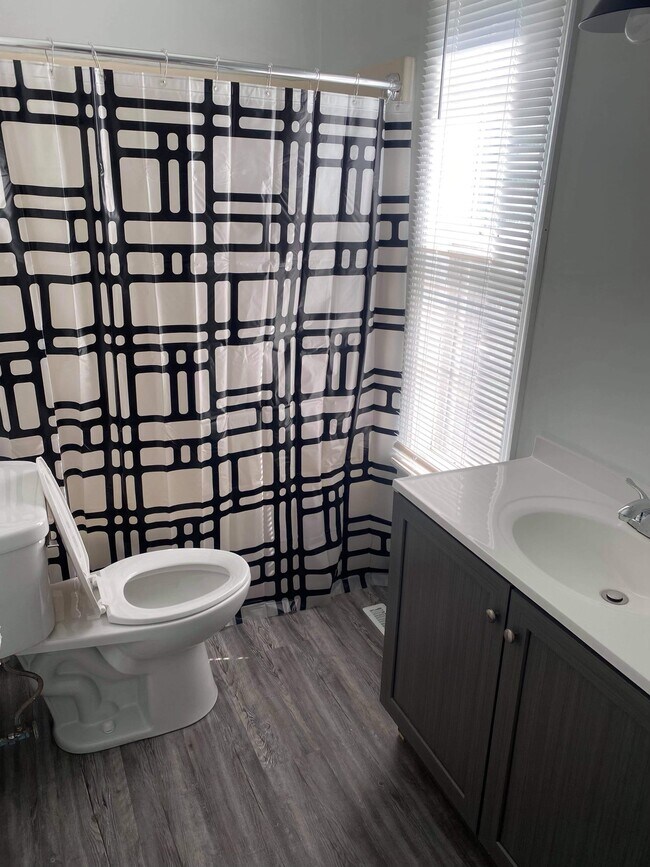 Building Photo - 1838 J Ave NE