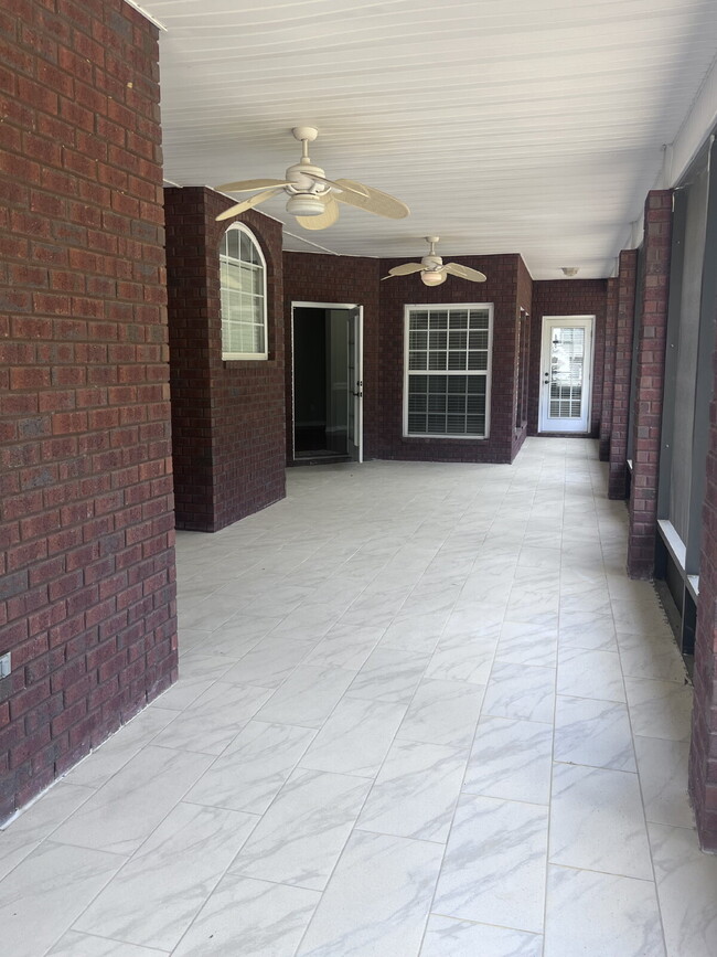 Building Photo - 105 Par Ct