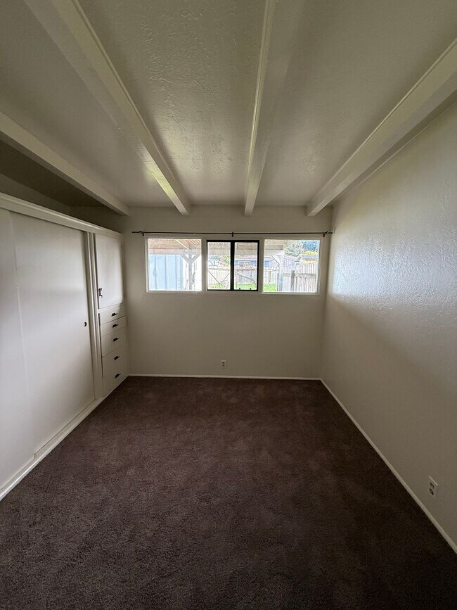 Building Photo - 1123 Vernon St