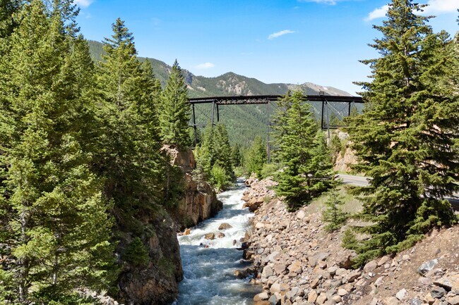 Building Photo - 205 Loop Dr