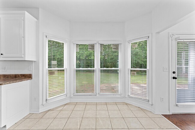 Building Photo - 4267 Azalea Walk