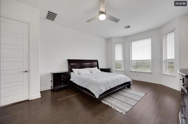 Building Photo - 4208 Bonanza Dr