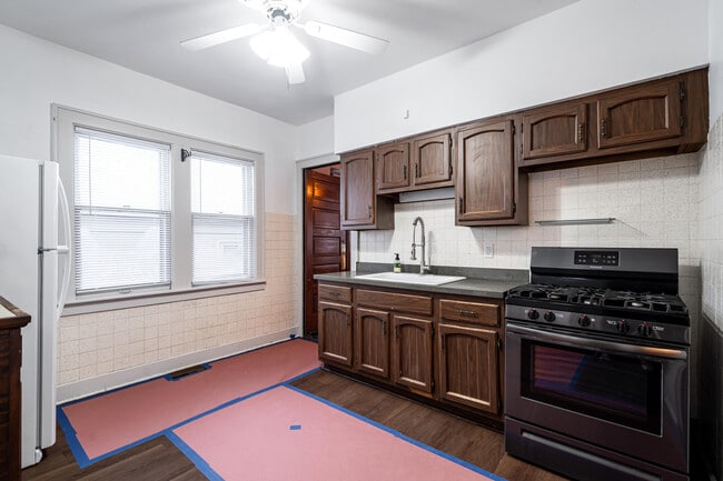 Building Photo - 168 E Rosedale Ave