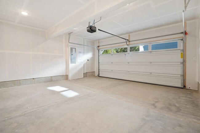 Building Photo - NEW Bothell Townhome | 4 Bedroom | $3,900