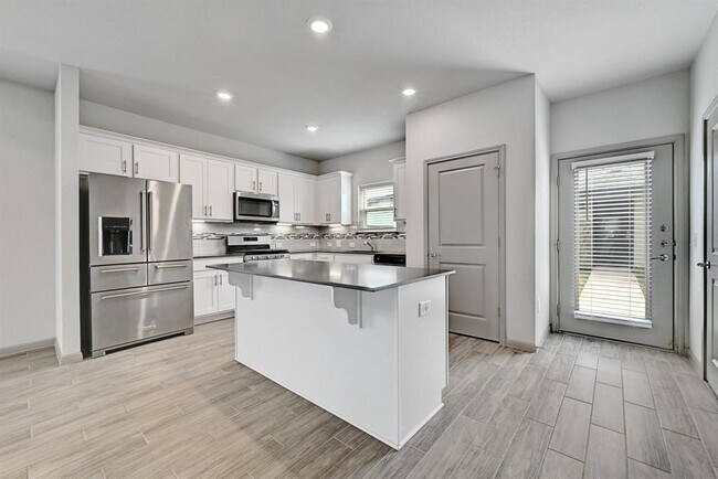 Building Photo - 5513 Charles Merle Dr.