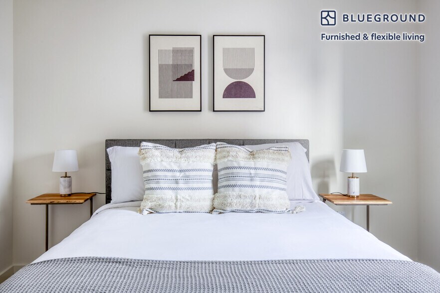 Building Photo - 10349 NE 10th St