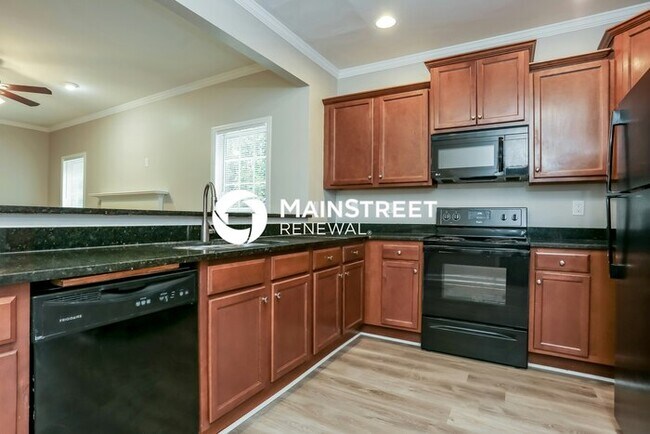 Building Photo - 4 Bedroom Pet-Friendly Home in Atlanta, GA with Main Street Renewal