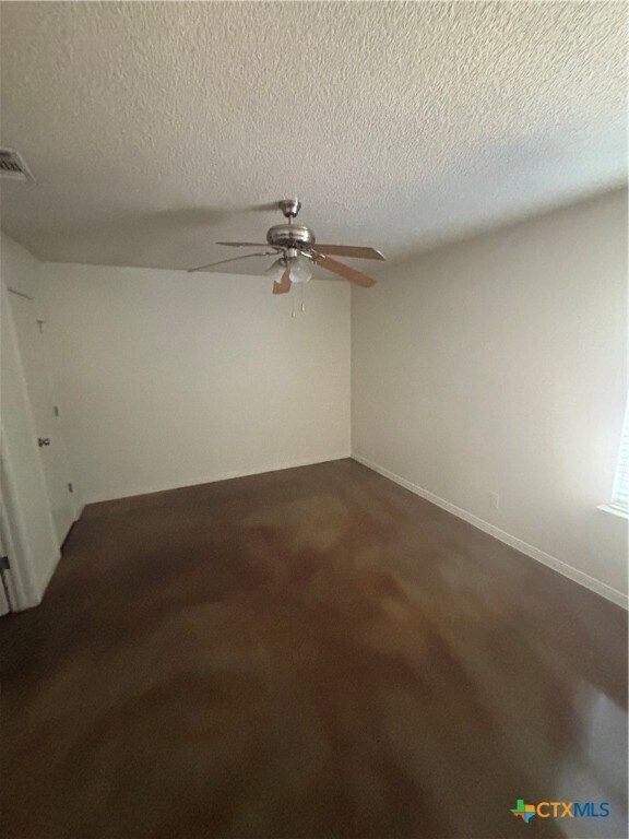 Building Photo - 105 Kings Ct