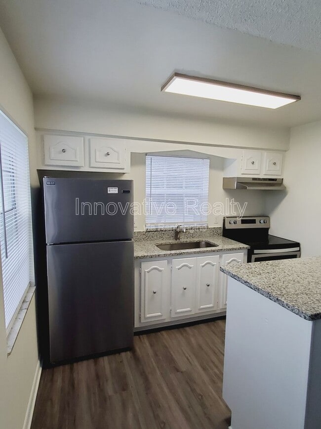 Building Photo - 5250 Davisson Ave