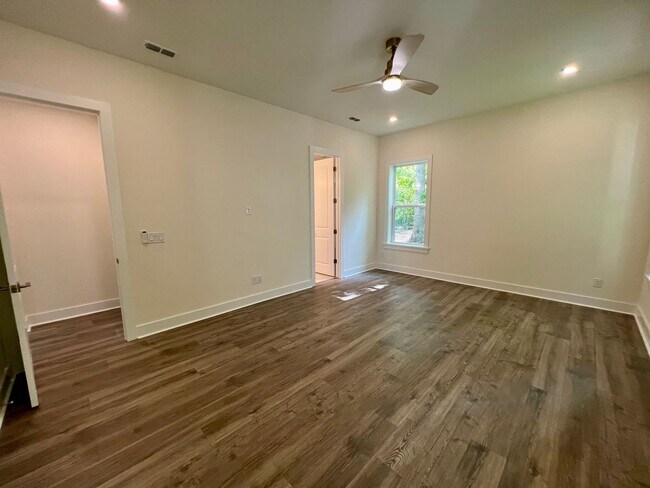Building Photo - 2429 Vetrina Wy