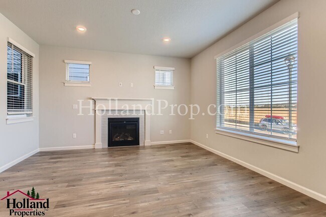 Building Photo - Gorgeous 4 Beds 2.5 Baths Single Family in...