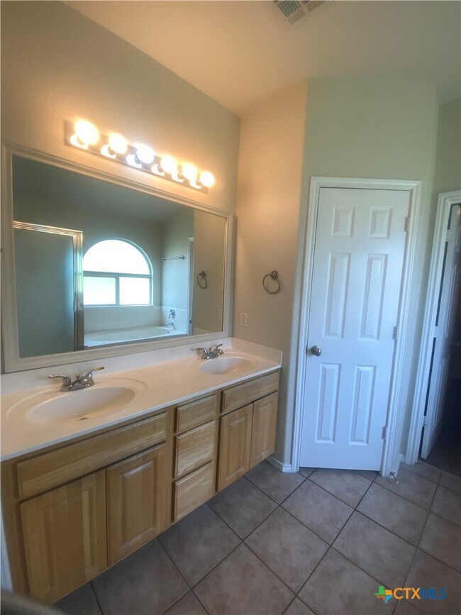 Building Photo - 5311 White Rock Dr