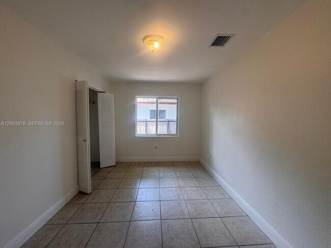 Building Photo - 3342 NW 9th Ave