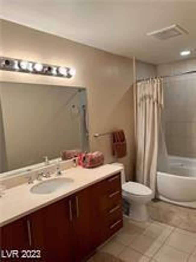 Building Photo - Allure Stunner!