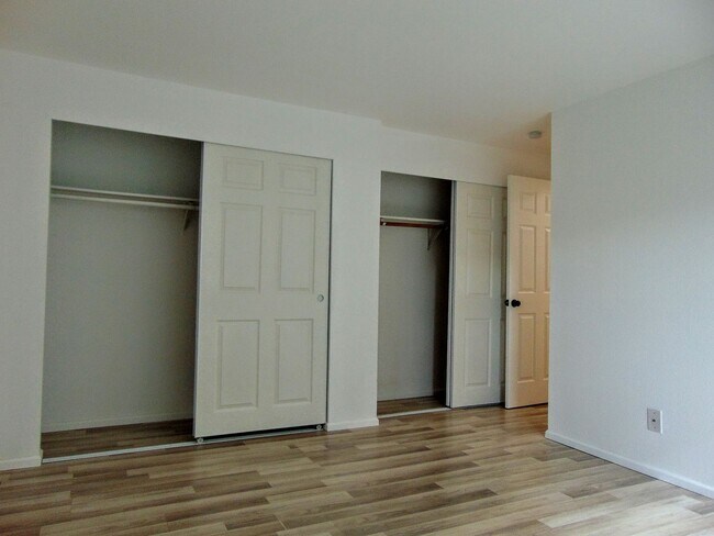 Building Photo - Beautifully Updated 2 Bedroom/2 Bath Renton Condo!