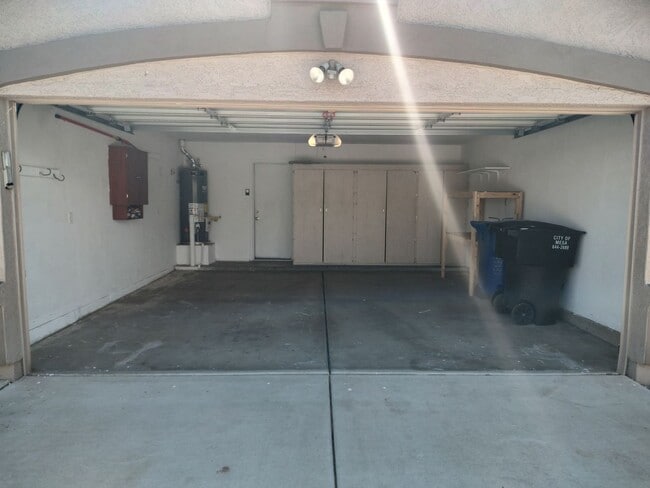 Building Photo - 3 Bedroom - 2 Bath - Mesa