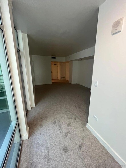 Building Photo - 425 W Beech St