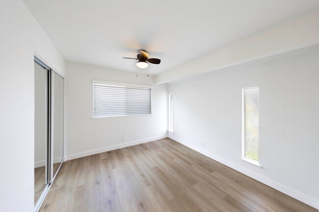 Building Photo - Gorgeous Cul-De-Sac Huntington Beach Home  — Biking Distance to the Beach!