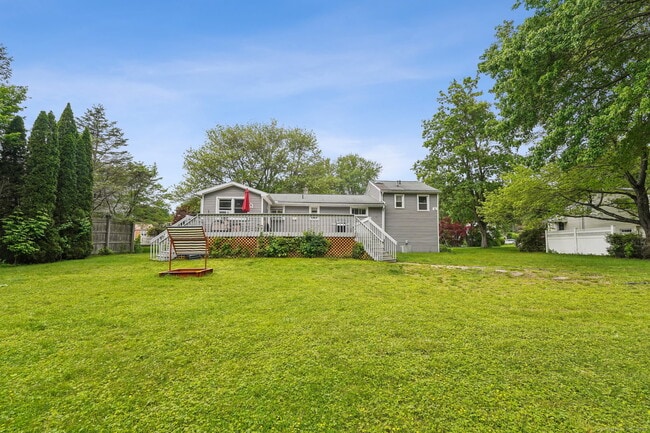Building Photo - 44 Simsbury Manor Dr