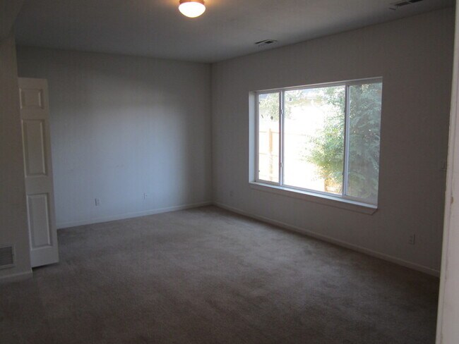 Building Photo - Great 3 bed 2.5 bath Townhome Style Duplex in Loveland