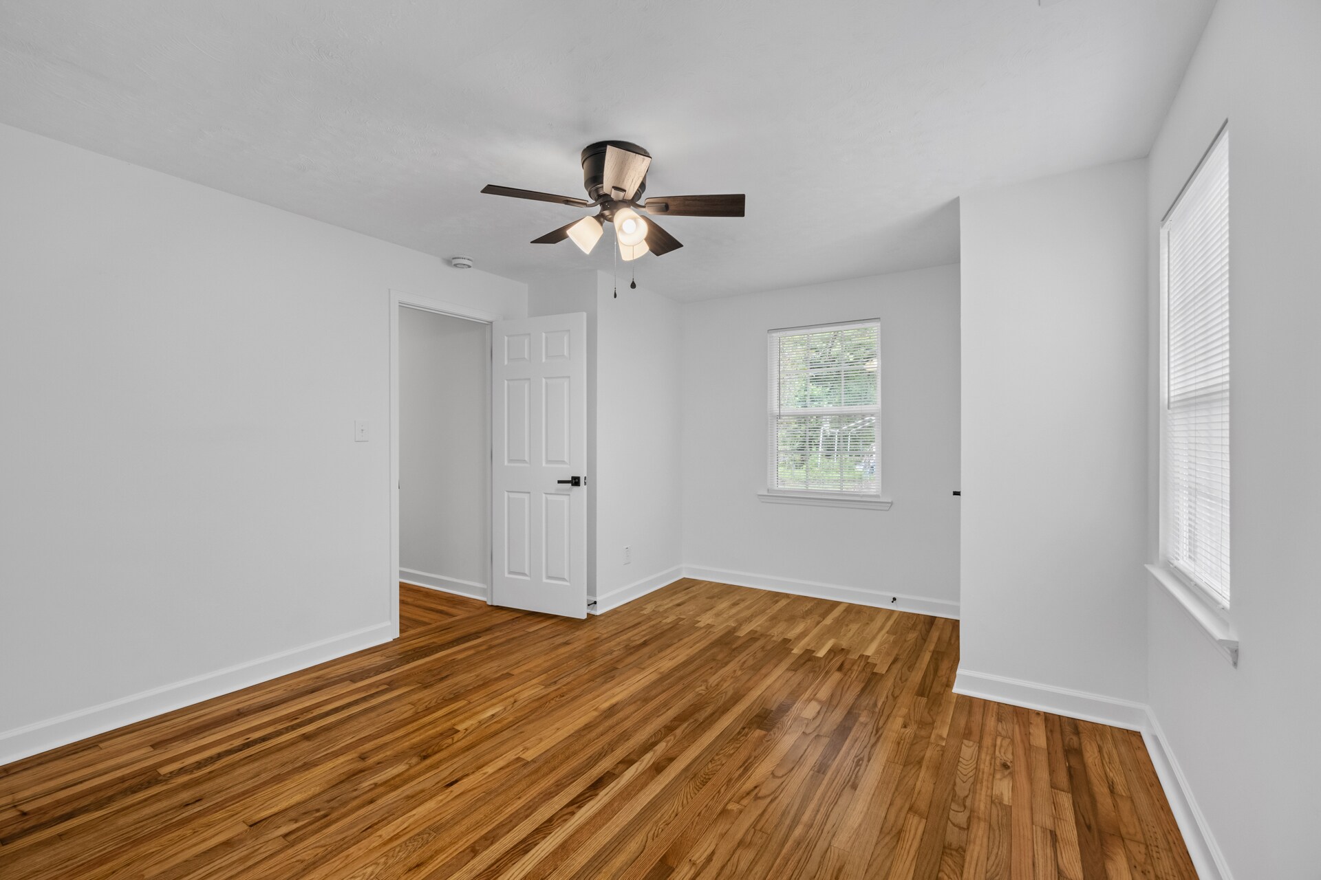 Building Photo - 12 N Parkwood Dr