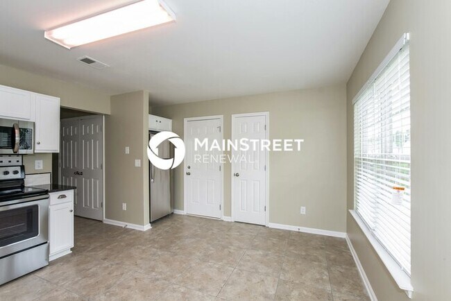 Building Photo - 3 Bedroom Pet-Friendly Home in Charlotte, NC with Main Street Renewal