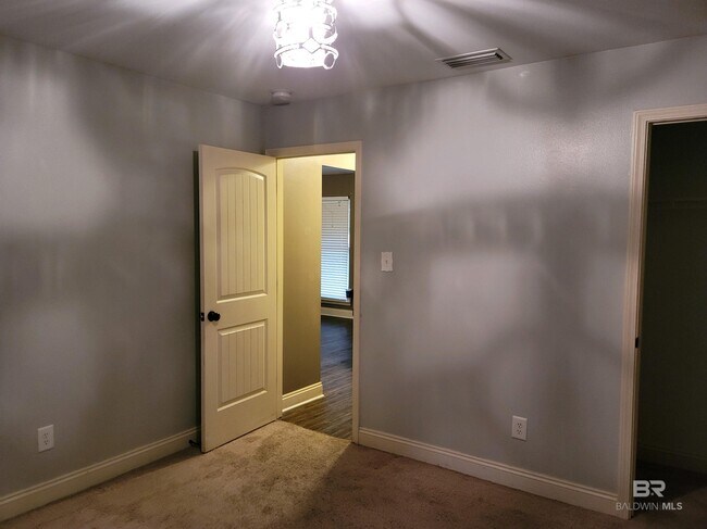 Building Photo - 9530 Fox Hunter Ct E