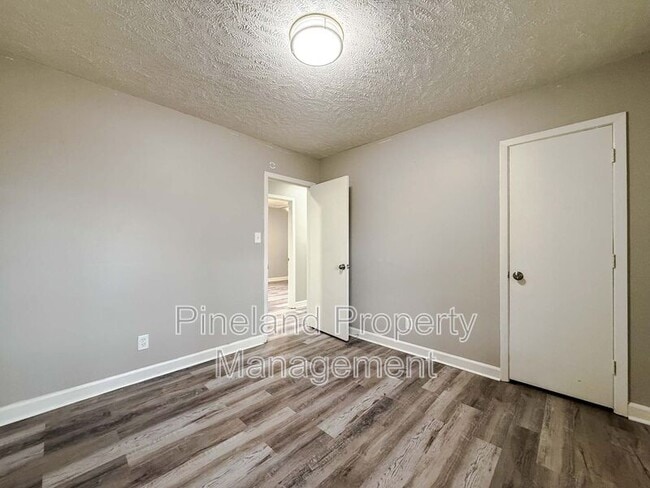 Building Photo - 1213 Strickland Bridge Rd