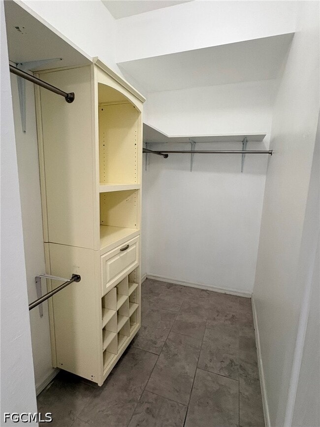 Building Photo - 3636 Pine Oak Cir