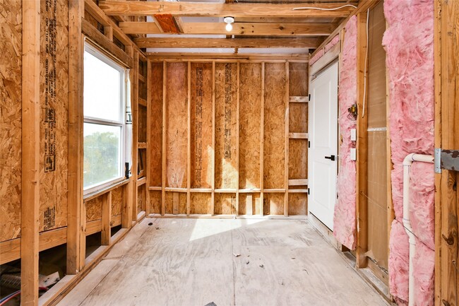 Building Photo - 3229 Tuam St