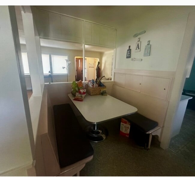 Building Photo - 1005 NE Duncan Ln