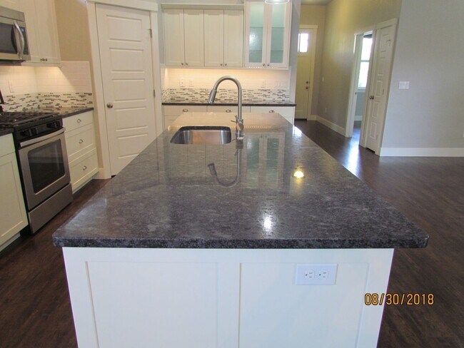 Building Photo - Beautiful 3 bed 2 bath in the popular Paramount community